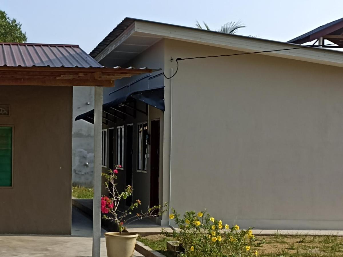 Depulauserai Roomstays Pekan Ngoại thất bức ảnh